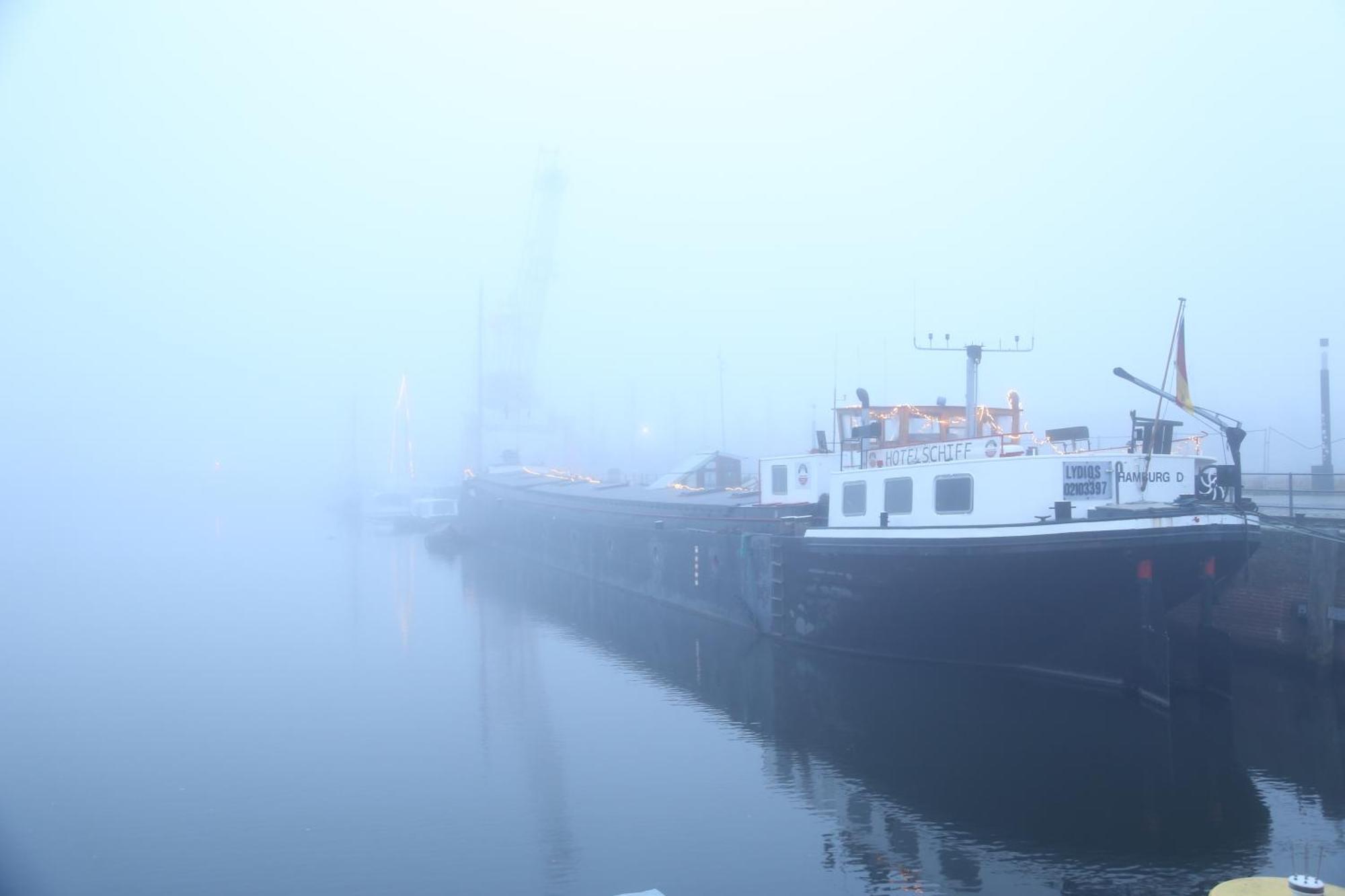 Schiffshotel "Schlafen Im Hafen" Amburgo Esterno foto