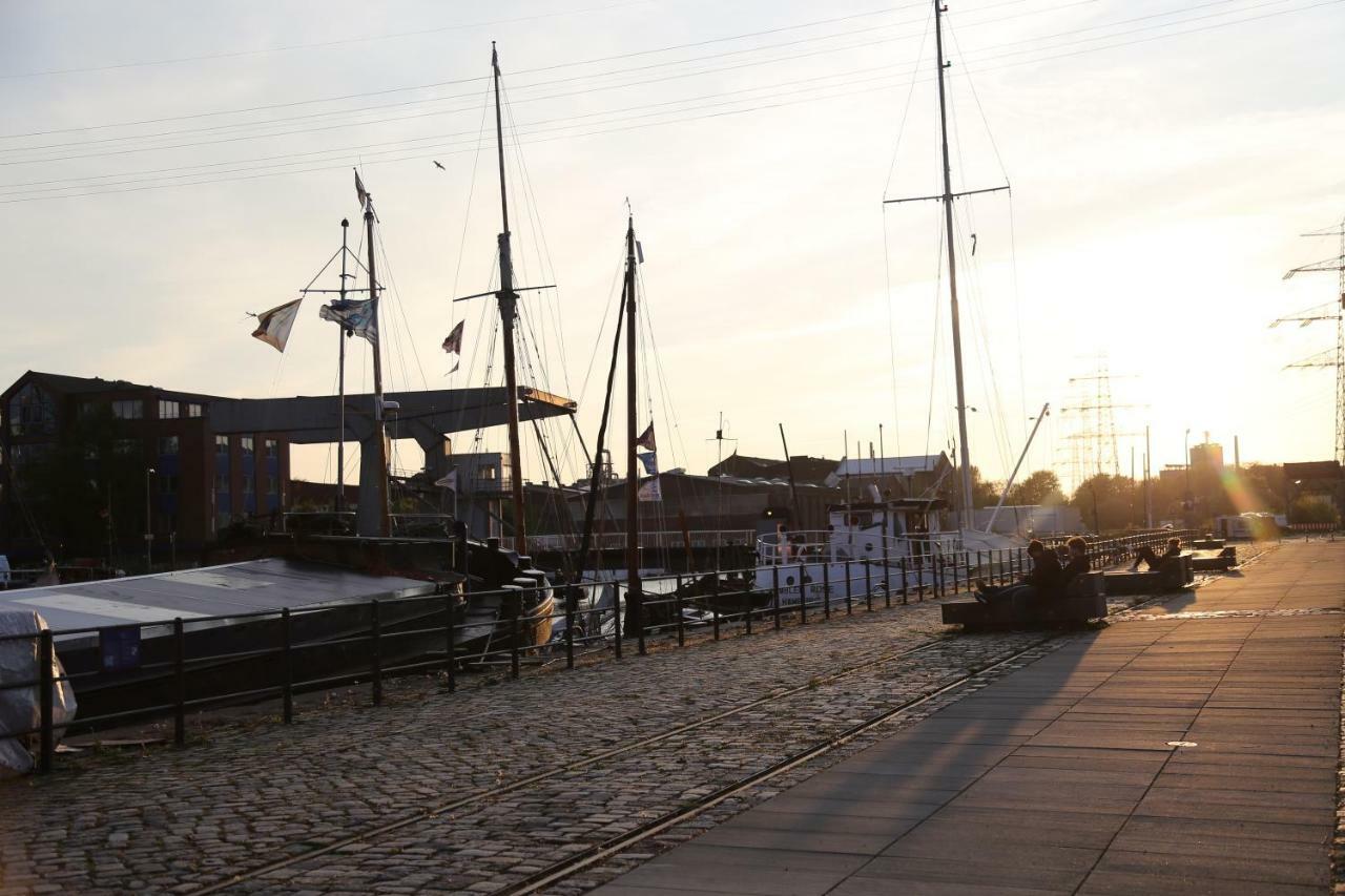 Schiffshotel "Schlafen Im Hafen" Amburgo Esterno foto